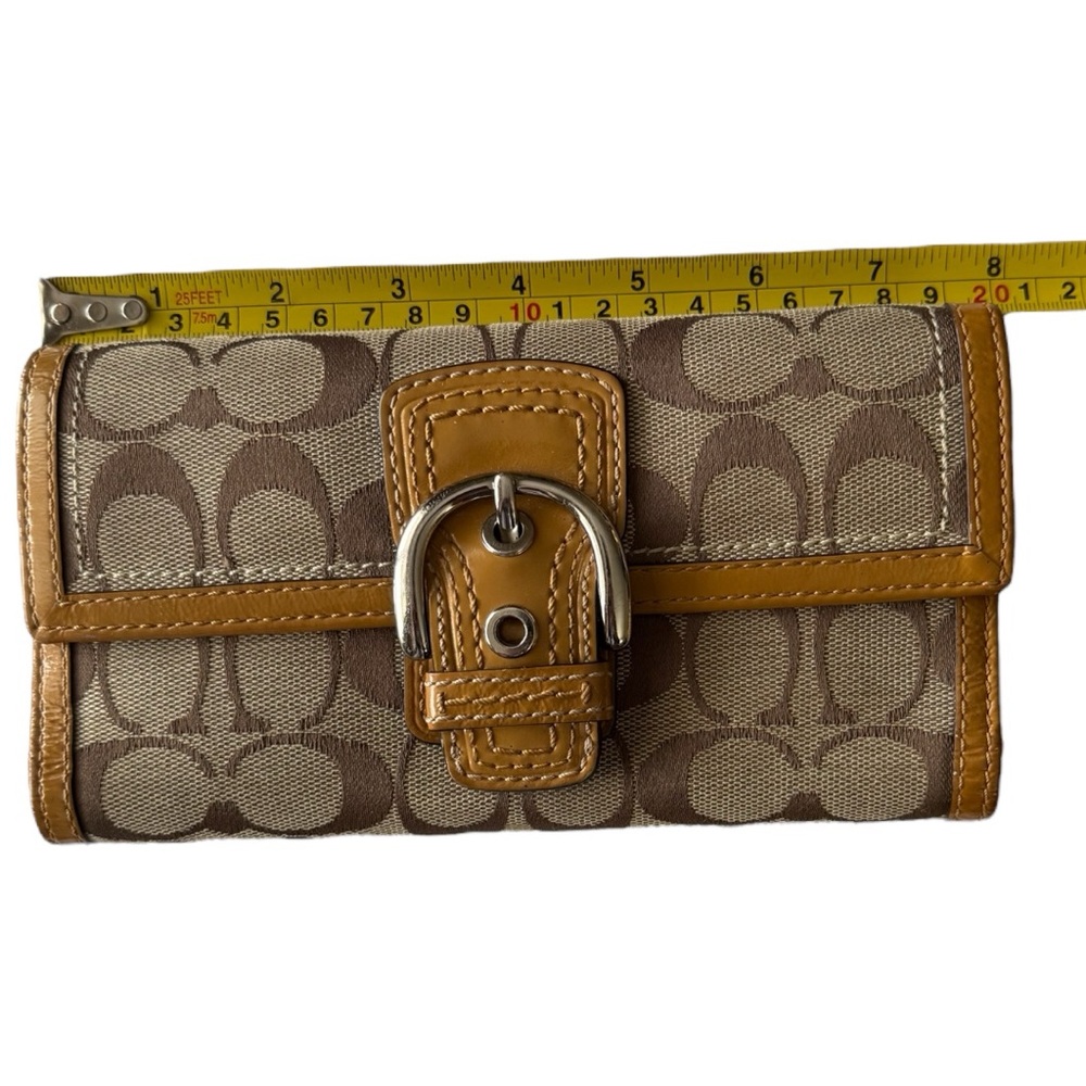 Authentic y2k Vintage Coach Monogram Logo Buckle Wallet Tan Beige Patent trim